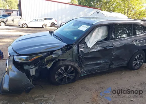 2021 Toyota Highlander Xle z USA, uszkodzony, nr VIN 5TDGZRBH5MS559168